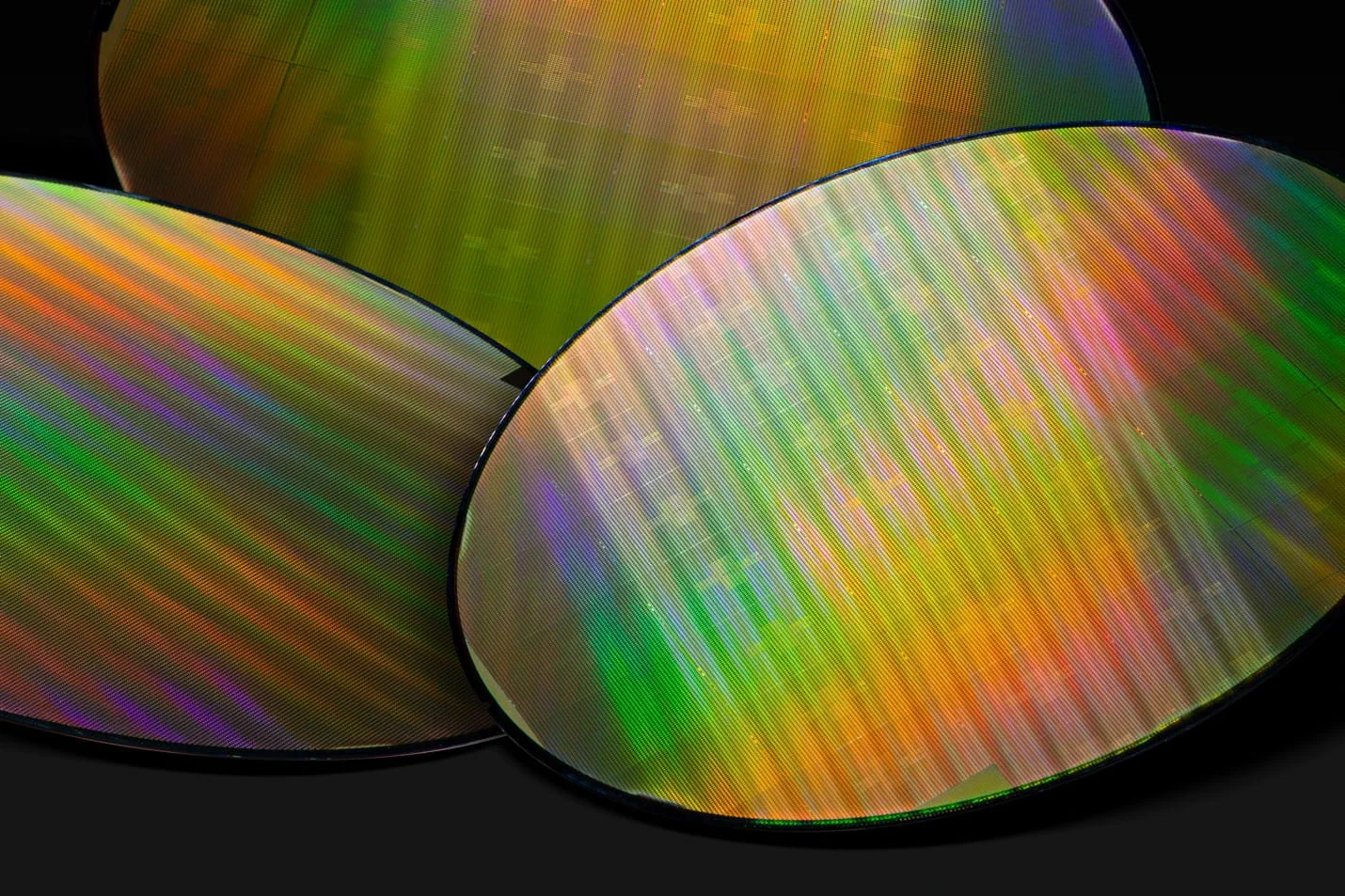 WAFER – TẤM GƯƠNG PHẢN CHIẾU CẢ THẾ GIỚI CHIP