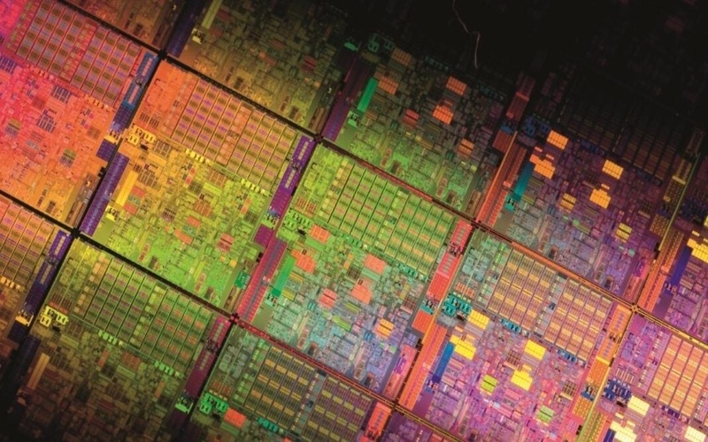 Một con chip nhỏ bằng móng tay chứa bao nhiêu bóng bán dẫn?